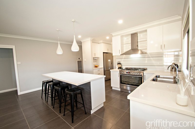 Photo - 65 Hillam Drive, Griffith NSW 2680 - Image 6