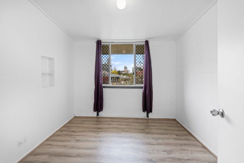 Photo - 6/5 Holborow Close, Surfers Paradise QLD 4217 - Image 6