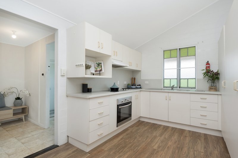 Photo - 65 Ireland Street, Oonoonba QLD 4811 - Image 4