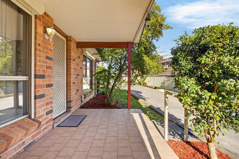 Photo - 6/5 Jacquinot Place, Glenfield NSW 2167 - Image 3