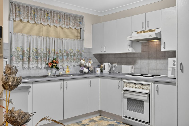 Photo - 6/5 Jacquinot Place, Glenfield NSW 2167 - Image 5