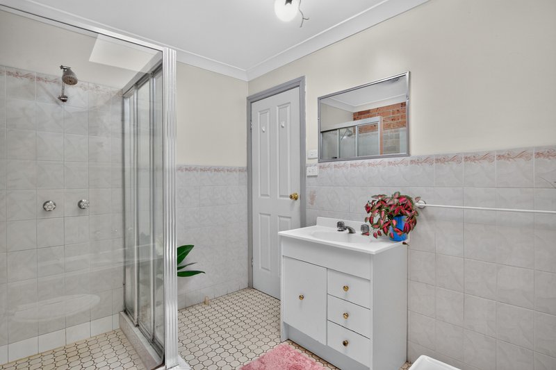 Photo - 6/5 Jacquinot Place, Glenfield NSW 2167 - Image 11