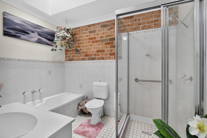 Photo - 6/5 Jacquinot Place, Glenfield NSW 2167 - Image 13