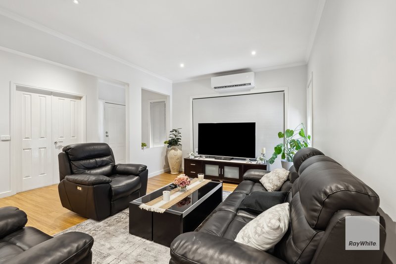 Photo - 65 Jade Way, Hillside VIC 3037 - Image 3