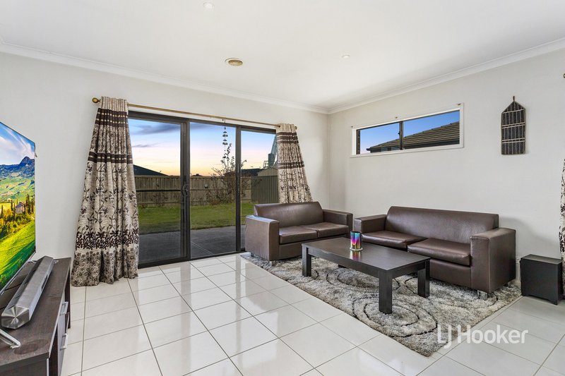 Photo - 65 James Melrose Drive, Brookfield VIC 3338 - Image 7