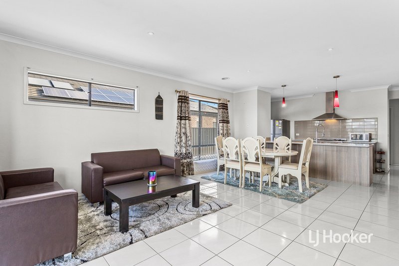 Photo - 65 James Melrose Drive, Brookfield VIC 3338 - Image 8