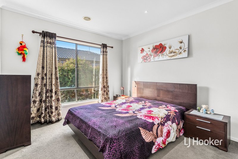 Photo - 65 James Melrose Drive, Brookfield VIC 3338 - Image 9