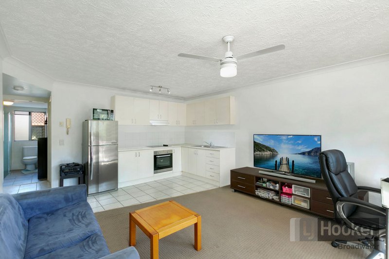 Photo - 6/5 Lloyd Street, Southport QLD 4215 - Image 4