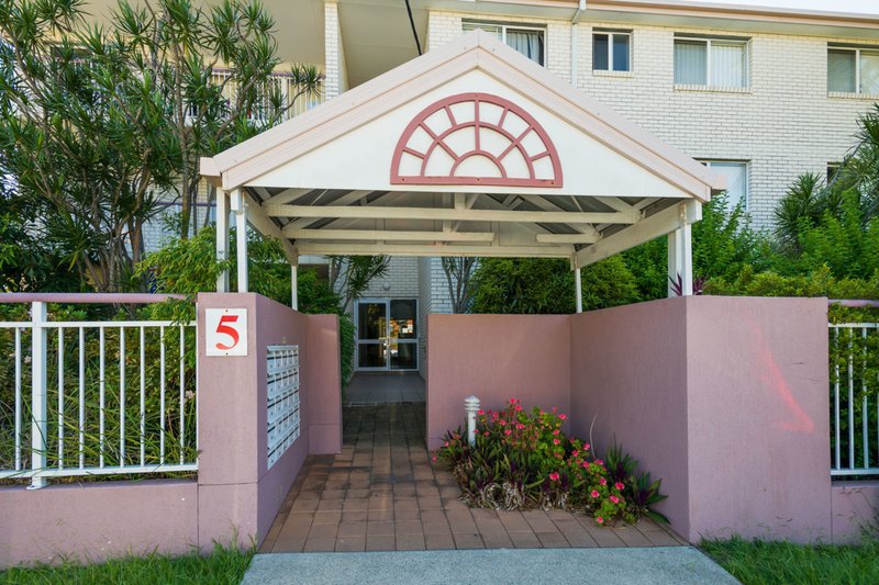 Photo - 6/5 Lloyd Street, Southport QLD 4215 - Image 9