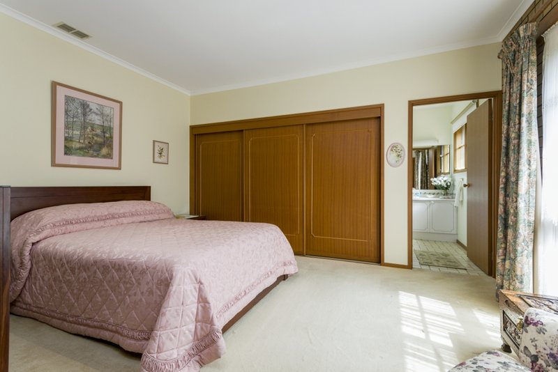 Photo - 65 Manorvale Parade, Werribee VIC 3030 - Image 7