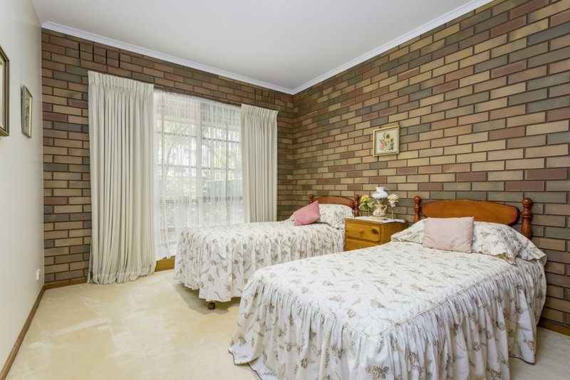 Photo - 65 Manorvale Parade, Werribee VIC 3030 - Image 9