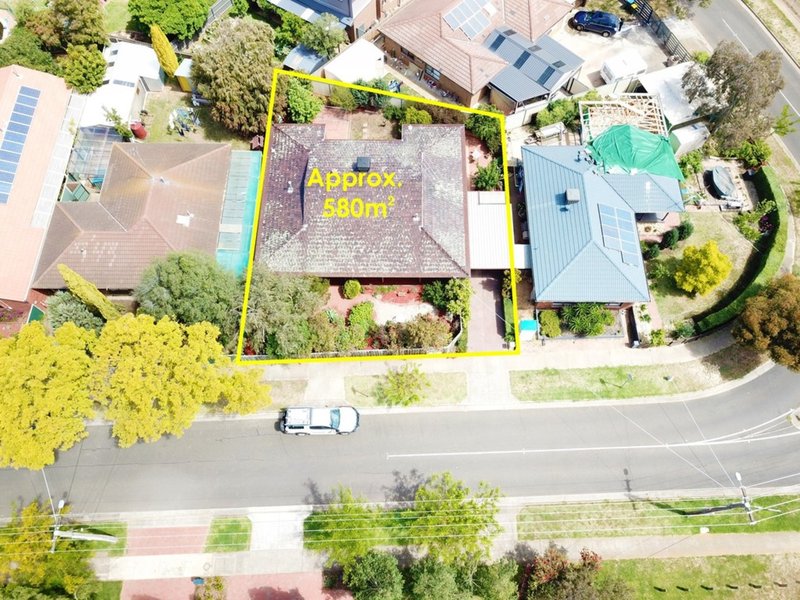 Photo - 65 Manorvale Parade, Werribee VIC 3030 - Image 14