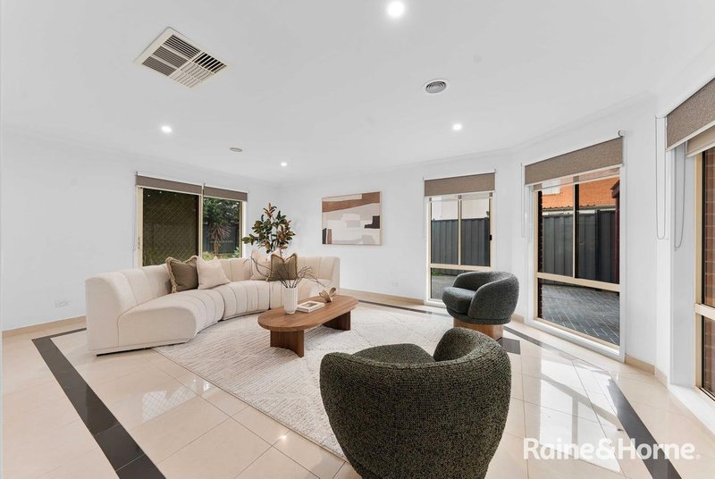 Photo - 65 Mckenzie Crescent, Roxburgh Park VIC 3064 - Image 10