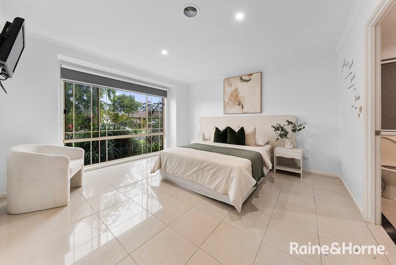 Photo - 65 Mckenzie Crescent, Roxburgh Park VIC 3064 - Image 12