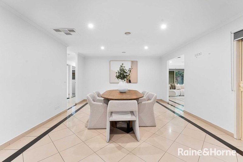 Photo - 65 Mckenzie Crescent, Roxburgh Park VIC 3064 - Image 13