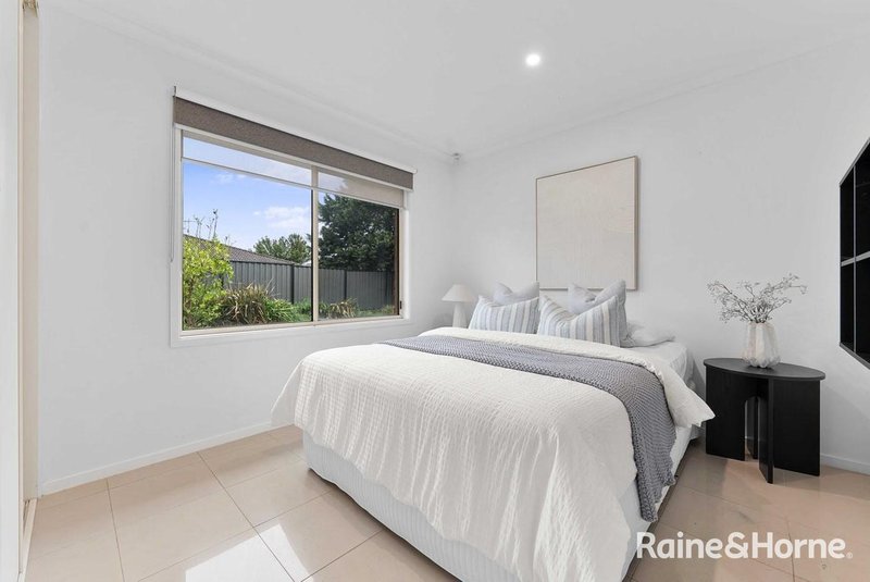 Photo - 65 Mckenzie Crescent, Roxburgh Park VIC 3064 - Image 15