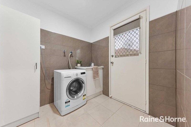 Photo - 65 Mckenzie Crescent, Roxburgh Park VIC 3064 - Image 19