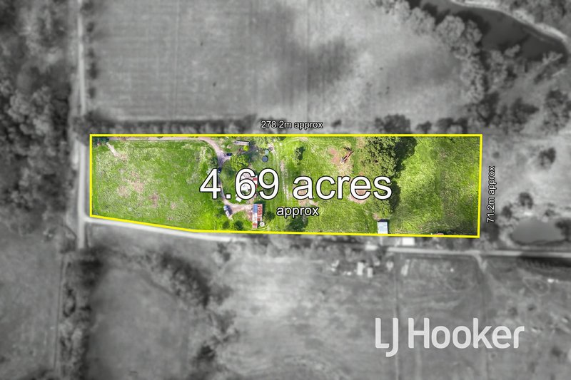 Photo - 65 Norris Road, Pakenham VIC 3810 - Image 2