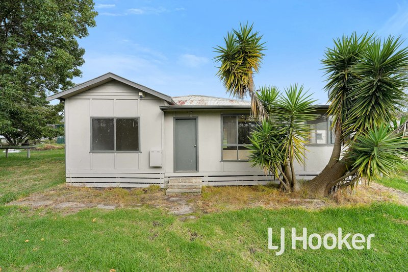 Photo - 65 Norris Road, Pakenham VIC 3810 - Image 3