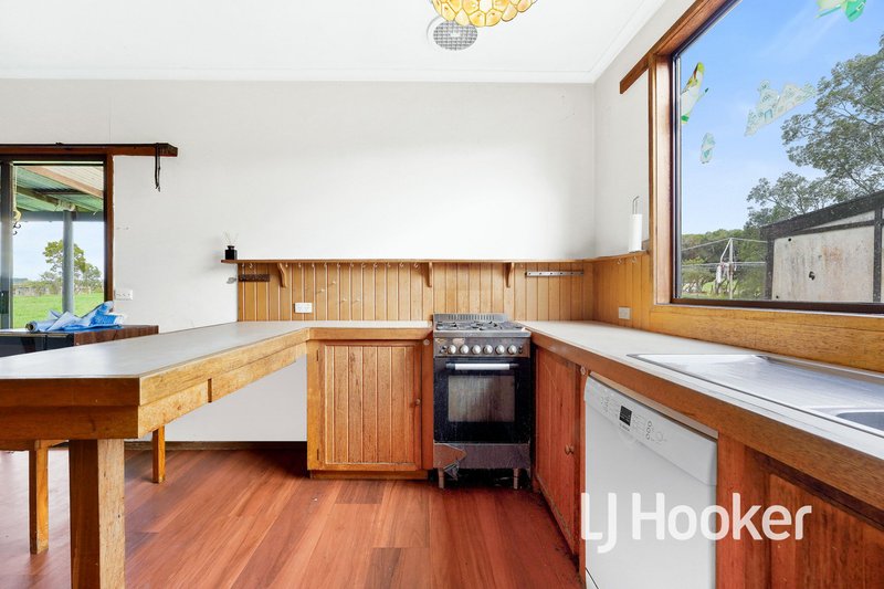 Photo - 65 Norris Road, Pakenham VIC 3810 - Image 11