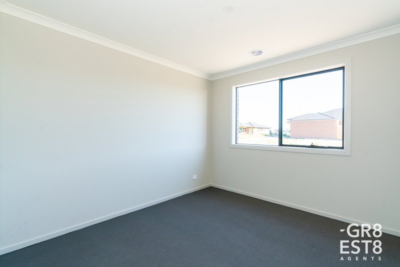 Photo - 65 Odeon Ave , Clyde North VIC 3978 - Image 9