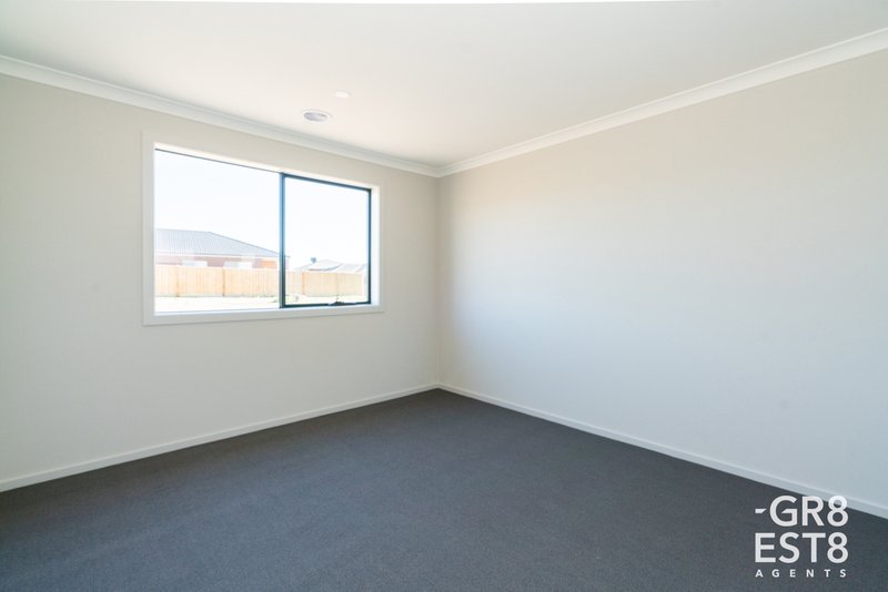 Photo - 65 Odeon Ave , Clyde North VIC 3978 - Image 11