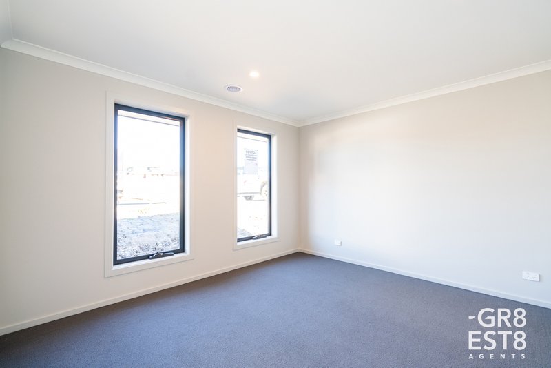 Photo - 65 Odeon Ave , Clyde North VIC 3978 - Image 12