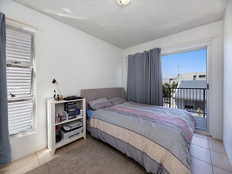 Photo - 6/5 Orvieto Terrace, Kings Beach QLD 4551 - Image 6