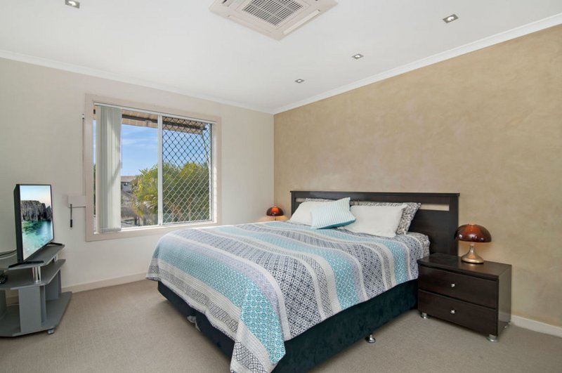 Photo - 65 Oxley Drive, Paradise Point QLD 4216 - Image 10