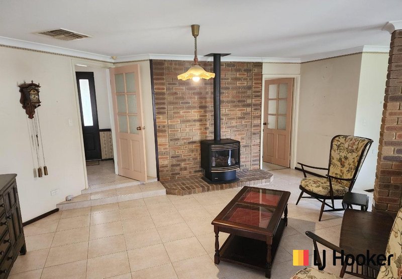 Photo - 65 Regal Drive, Thornlie WA 6108 - Image 4