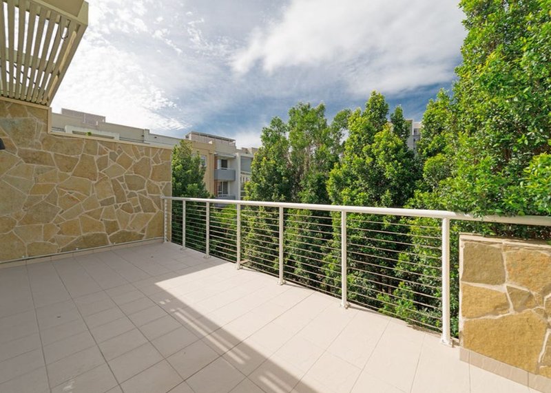 Photo - 65 Riverwalk Avenue, Robina QLD 4226 - Image 12