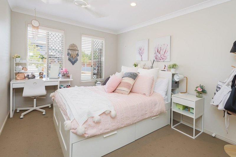 Photo - 65 Salvado Drive, Pacific Pines QLD 4211 - Image 14