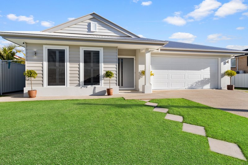 Photo - 65 Shields Street, Redcliffe QLD 4020 - Image 1