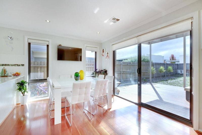 Photo - 65 Stowport Avenue, Crace ACT 2911 - Image 2