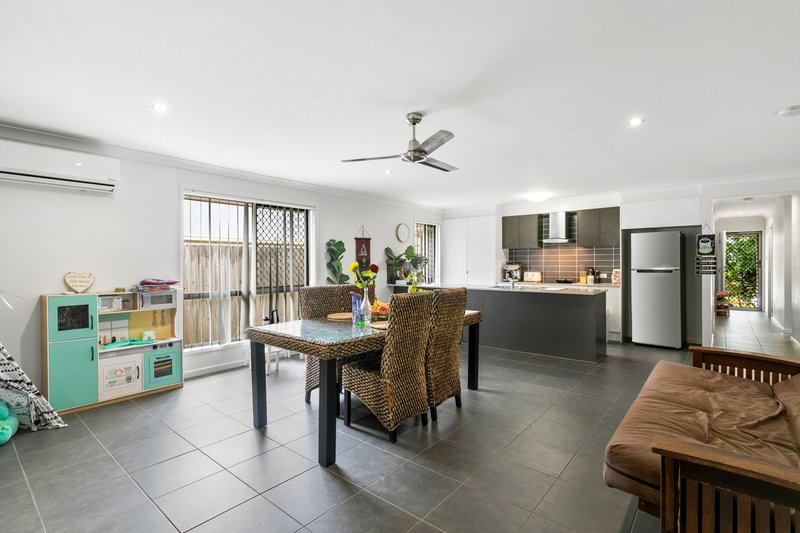 Photo - 65 Surround Street, Dakabin QLD 4503 - Image 4