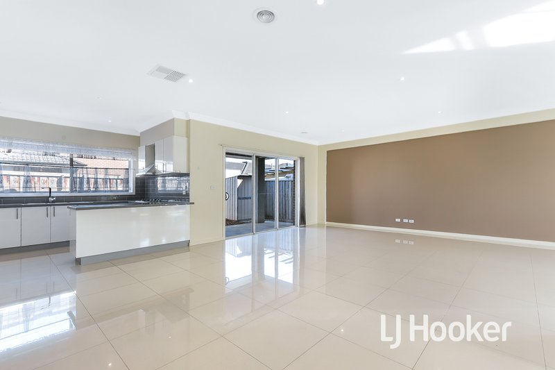 Photo - 6/5 Tarella Street, Hampton Park VIC 3976 - Image 9