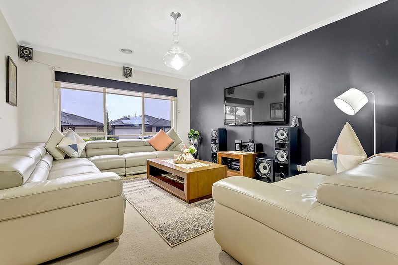 Photo - 65 Thoresby Circuit, Craigieburn VIC 3064 - Image 5