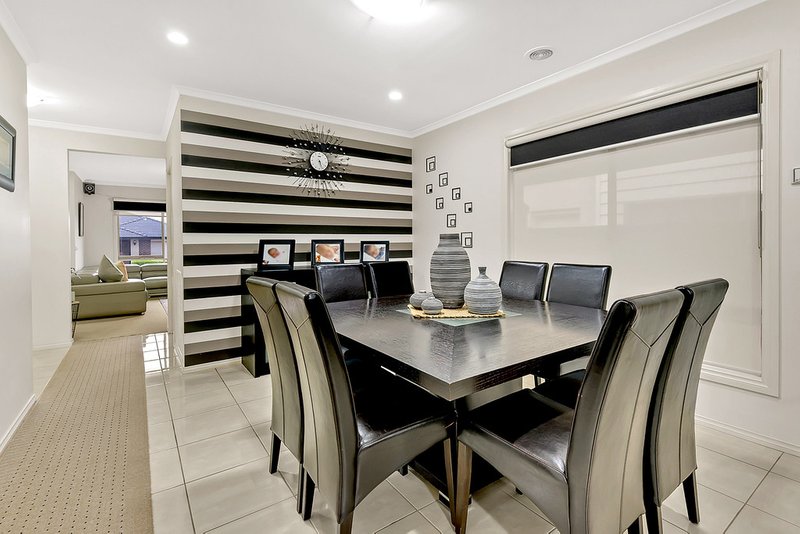 Photo - 65 Thoresby Circuit, Craigieburn VIC 3064 - Image 11