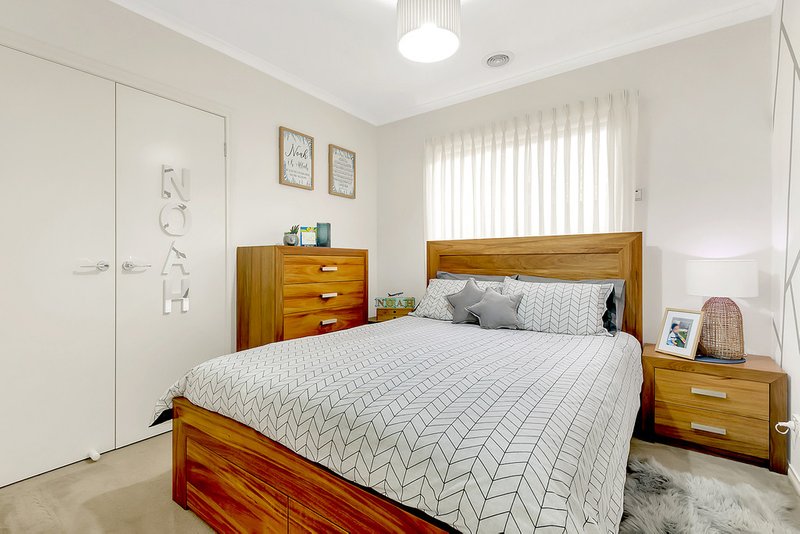 Photo - 65 Thoresby Circuit, Craigieburn VIC 3064 - Image 13