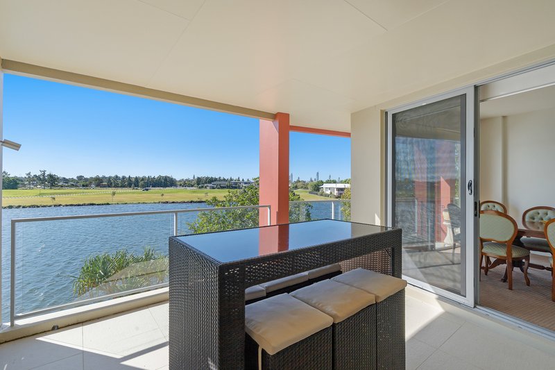 Photo - 6/5055 Emerald Island Drive, Carrara QLD 4211 - Image 3