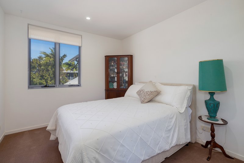 Photo - 6/5055 Emerald Island Drive, Carrara QLD 4211 - Image 12