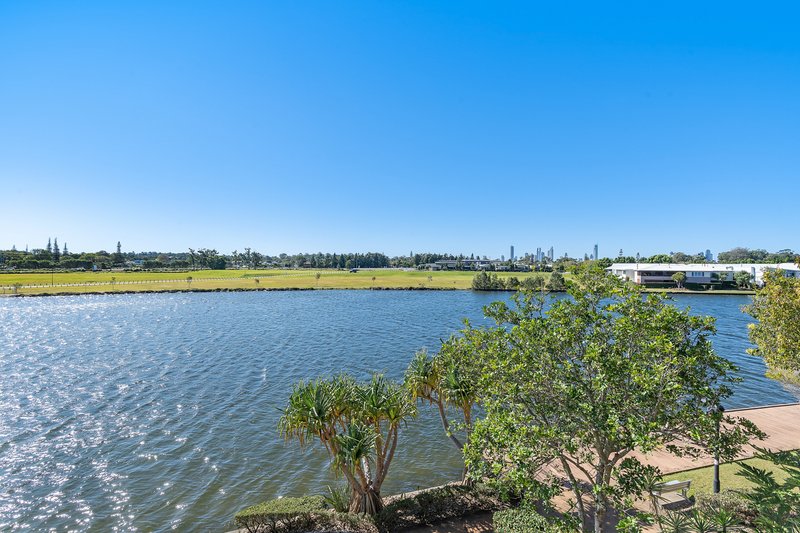 Photo - 6/5055 Emerald Island Drive, Carrara QLD 4211 - Image 14