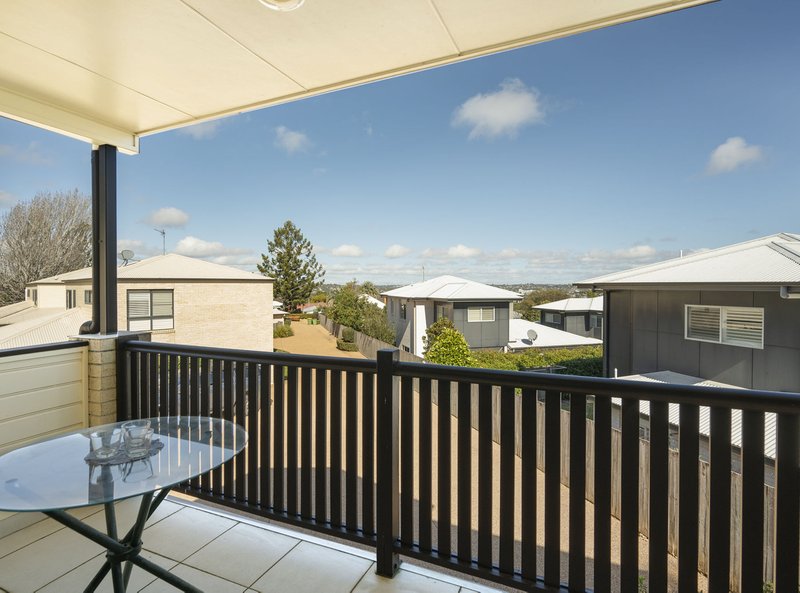 Photo - 6/51 Jellicoe Street, Mount Lofty QLD 4350 - Image 17