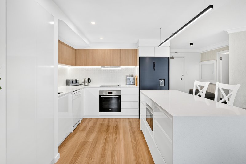 Photo - 65/15 Victoria Avenue, Broadbeach QLD 4218 - Image 2