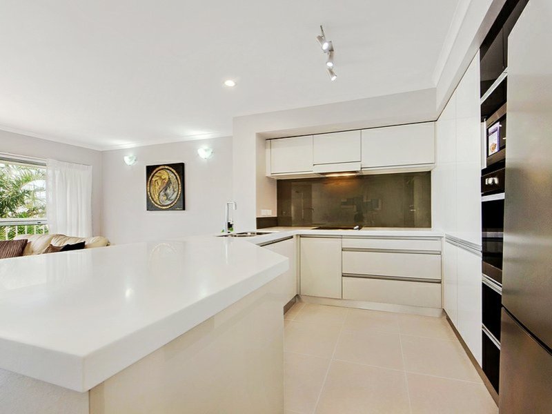 Photo - 65/16 Crescent Avenue, Mermaid Beach QLD 4218 - Image 3