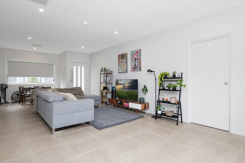 Photo - 6/53 Warbler Street, Aberglasslyn NSW 2320 - Image 6
