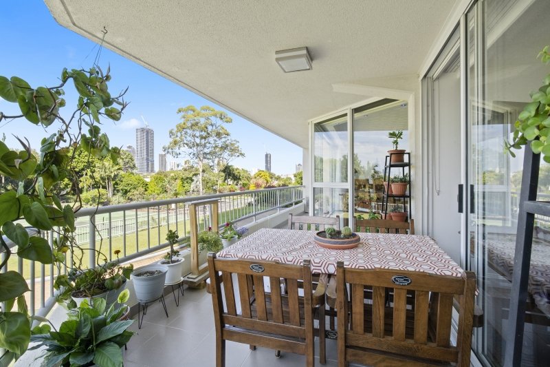 Photo - 6/56 Hooker Boulevard, Mermaid Waters QLD 4218 - Image 7