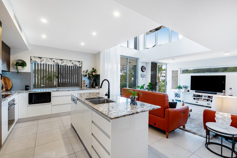 Photo - 6/56 Oxley Avenue, Woody Point QLD 4019 - Image 3