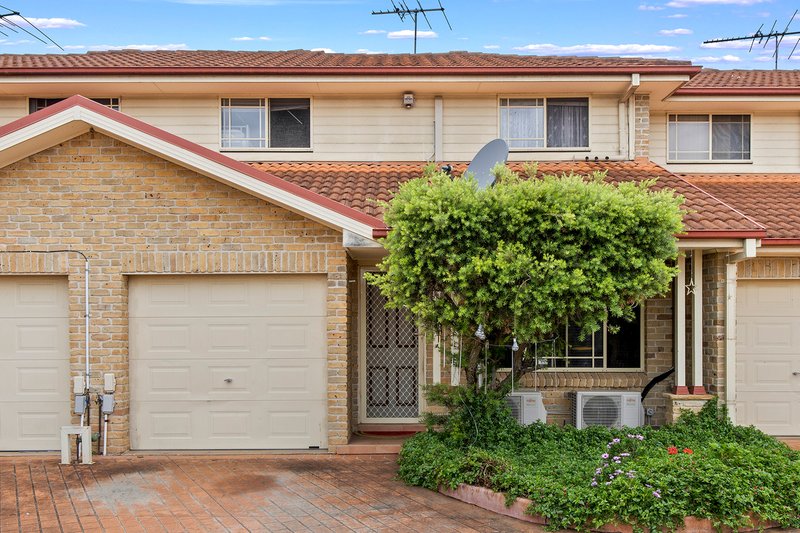 Photo - 6/6-8 Bunbury Road, Macquarie Fields NSW 2564 - Image 1