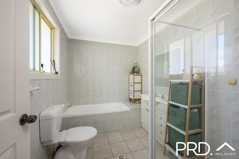 Photo - 6/6-8 Lehn Road, East Hills NSW 2213 - Image 5